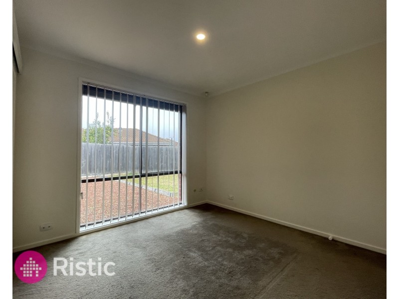 2 Berala Place, Mill Park VIC 3082