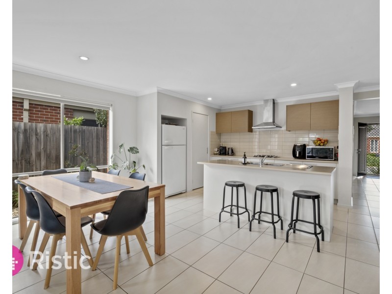 16 Endurance Street, Doreen VIC 3754