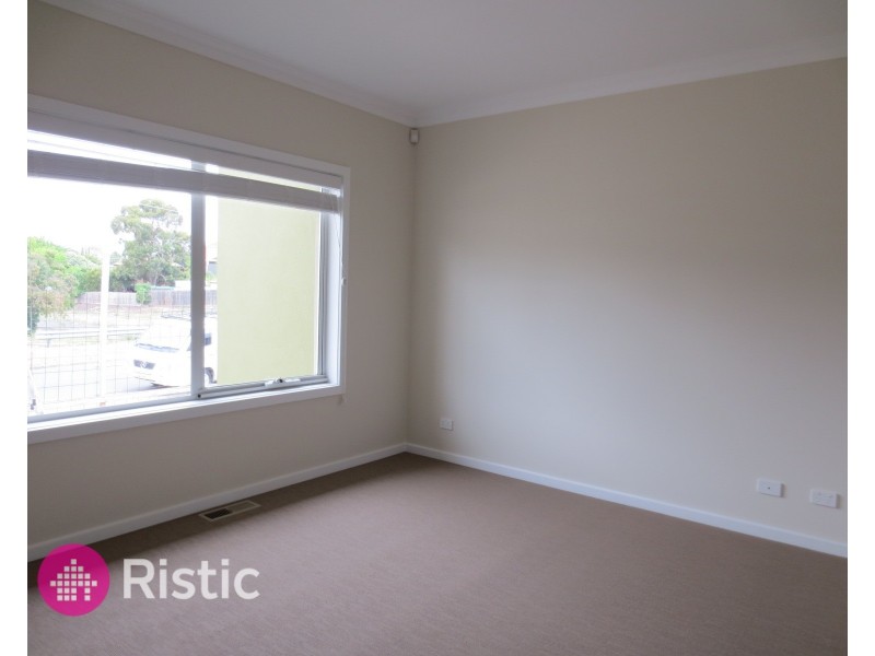 1/2 Woolnough Drive, Epping VIC 3076