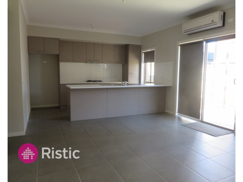 10 Pittard Walk, Epping VIC 3076
