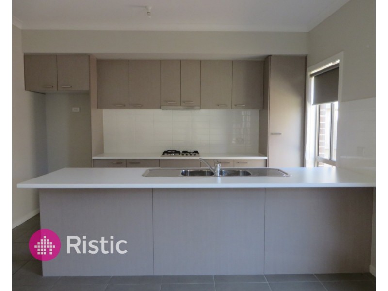 10 Pittard Walk, Epping VIC 3076