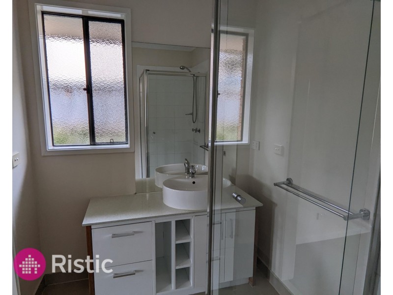 33 Ardenal Crescent, Lalor VIC 3075