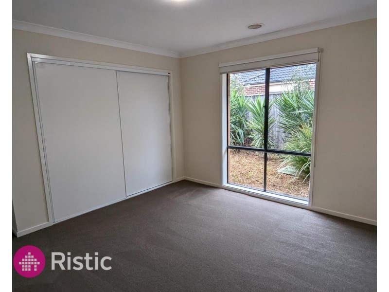 33 Ardenal Crescent, Lalor VIC 3075