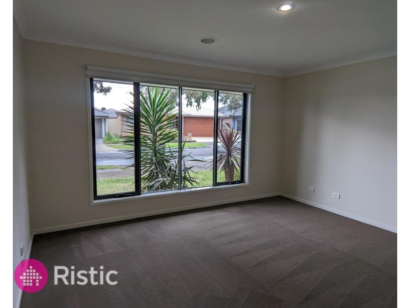 33 Ardenal Crescent, Lalor VIC 3075