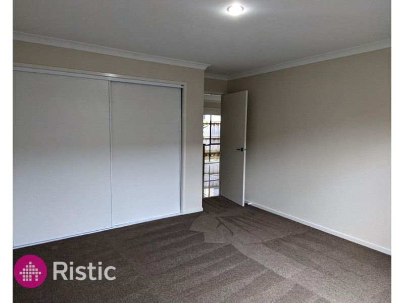33 Ardenal Crescent, Lalor VIC 3075