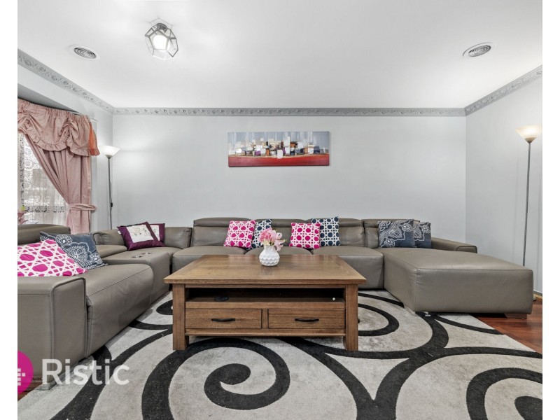 15 Ester Drive, Mill Park VIC 3082