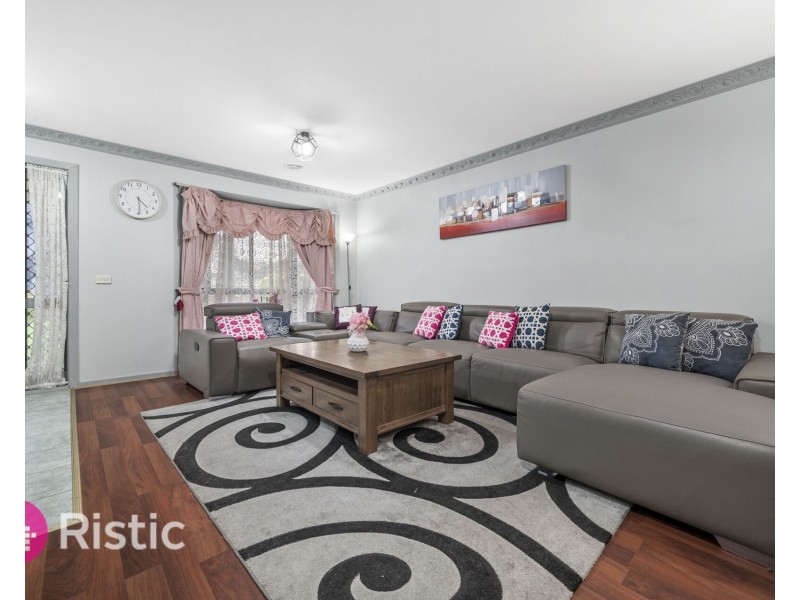15 Ester Drive, Mill Park VIC 3082