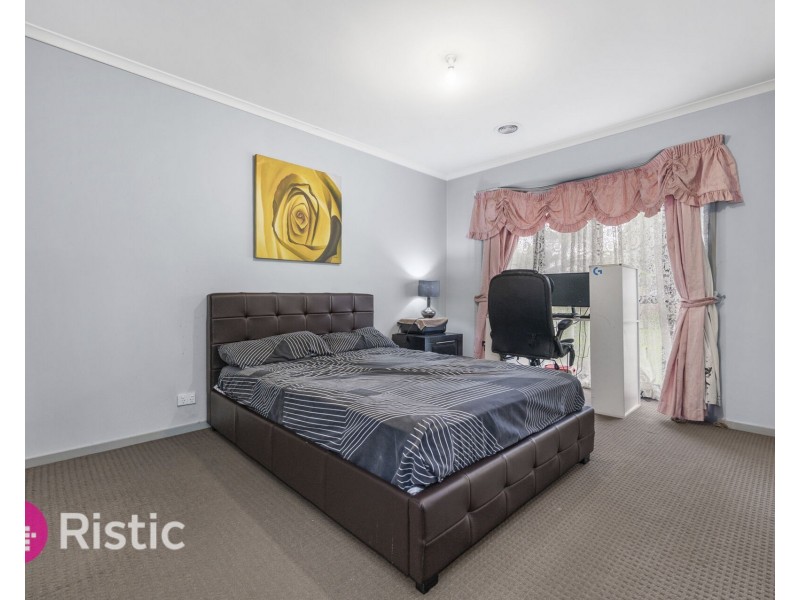 15 Ester Drive, Mill Park VIC 3082