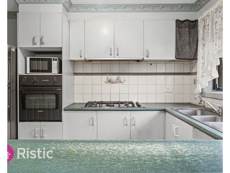 15 Ester Drive, Mill Park VIC 3082