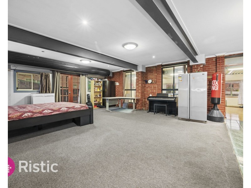 15 Ester Drive, Mill Park VIC 3082