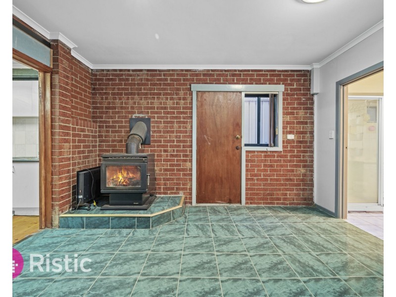 15 Ester Drive, Mill Park VIC 3082