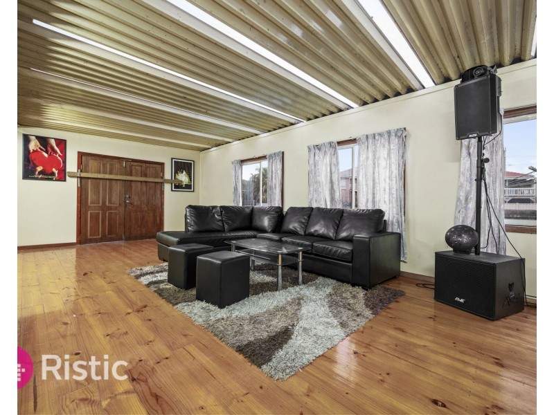 15 Ester Drive, Mill Park VIC 3082