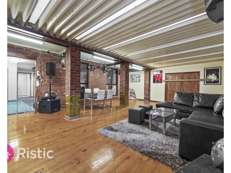 15 Ester Drive, Mill Park VIC 3082