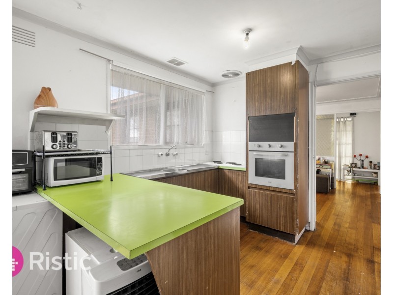 7 Madigan Crescent, Mill Park VIC 3082