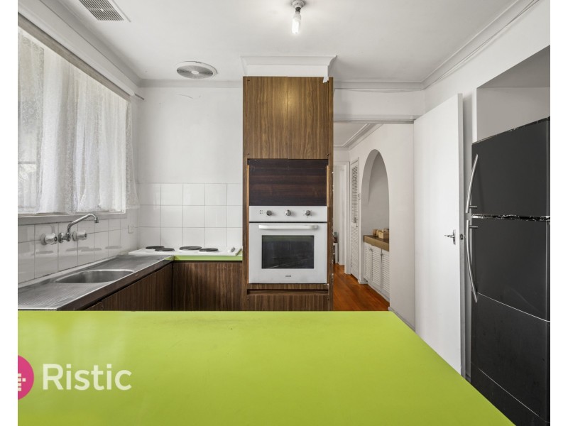 7 Madigan Crescent, Mill Park VIC 3082