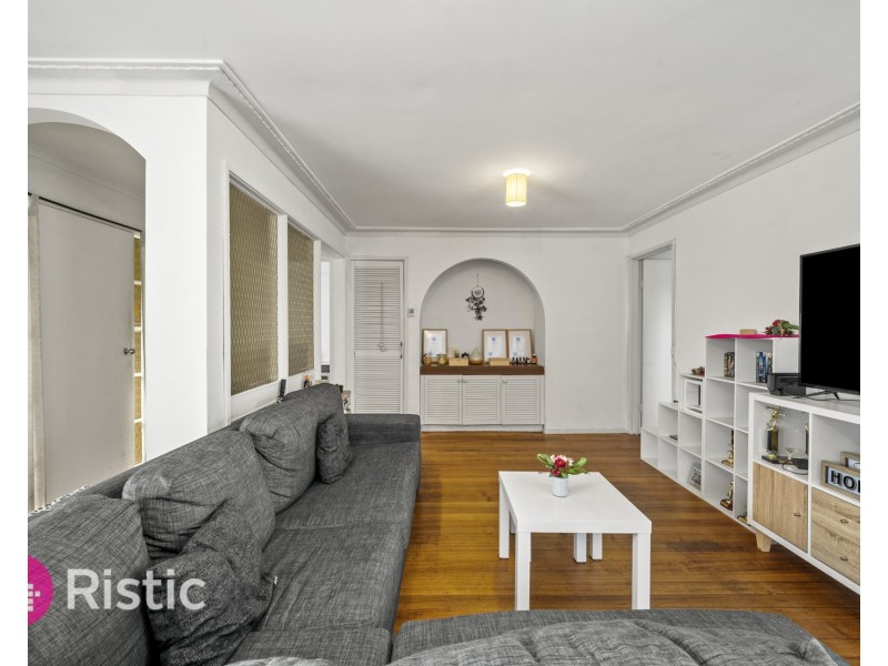 7 Madigan Crescent, Mill Park VIC 3082