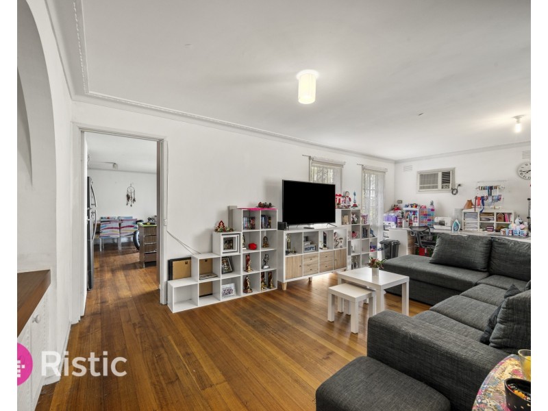 7 Madigan Crescent, Mill Park VIC 3082