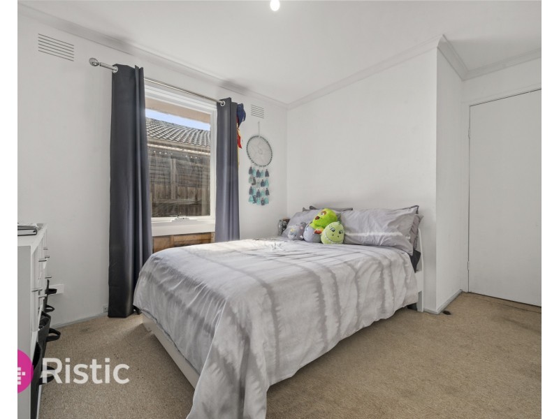 7 Madigan Crescent, Mill Park VIC 3082