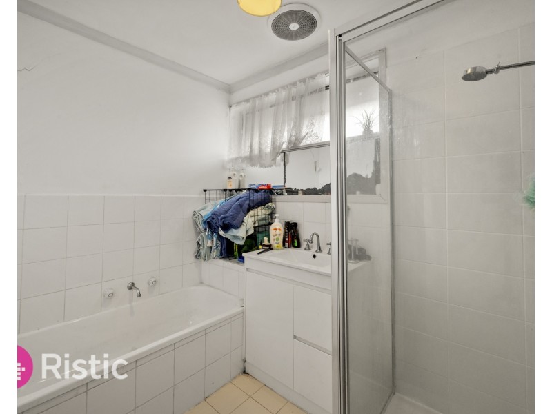 7 Madigan Crescent, Mill Park VIC 3082