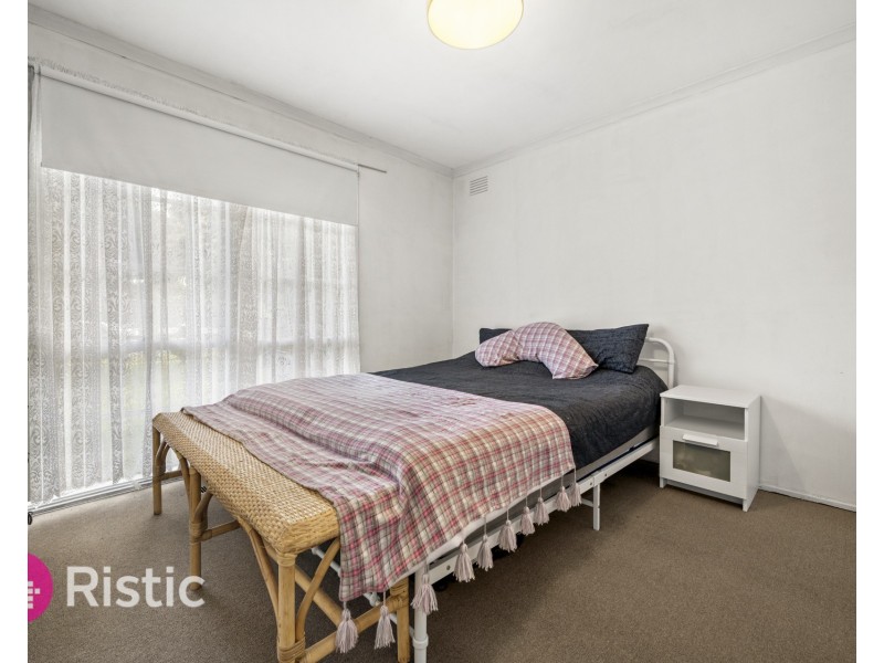 7 Madigan Crescent, Mill Park VIC 3082