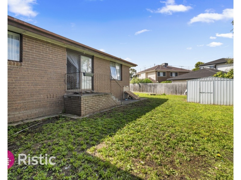 7 Madigan Crescent, Mill Park VIC 3082