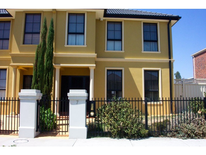 7 Trinity Way, South Morang VIC 3752