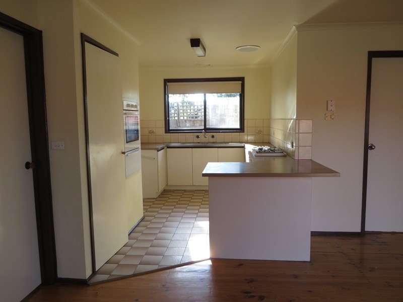 24 Hinkler Drive, Mill Park VIC 3082