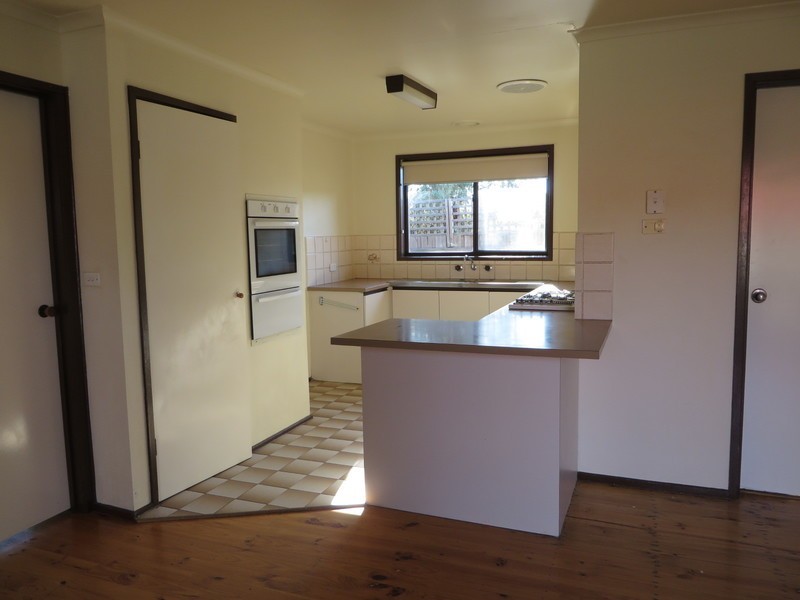 24 Hinkler Drive, Mill Park VIC 3082