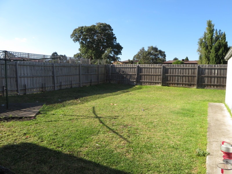24 Hinkler Drive, Mill Park VIC 3082