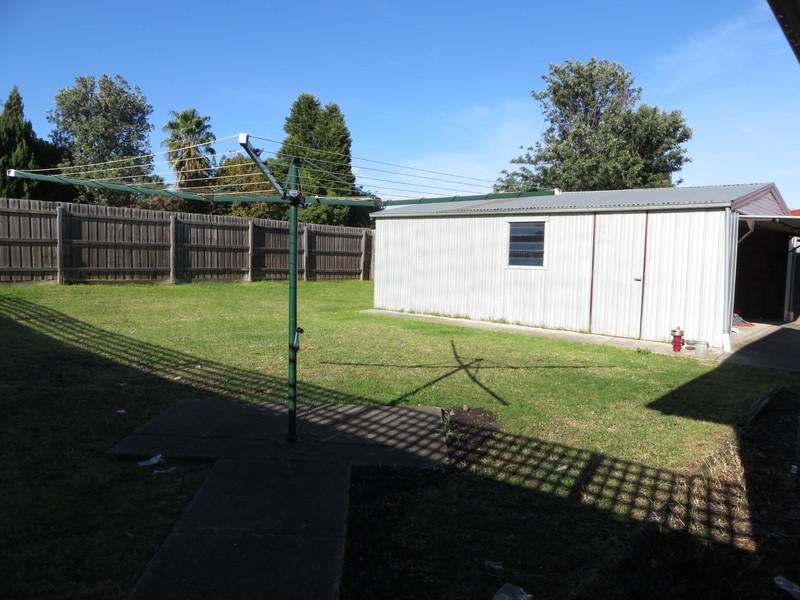 24 Hinkler Drive, Mill Park VIC 3082