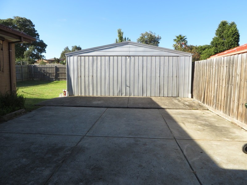 24 Hinkler Drive, Mill Park VIC 3082