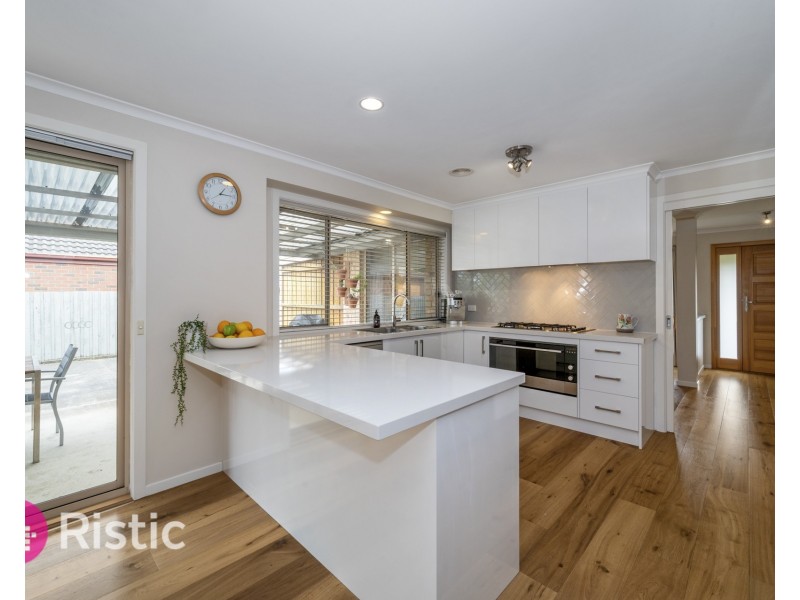35 Ester Drive, Mill Park VIC 3082