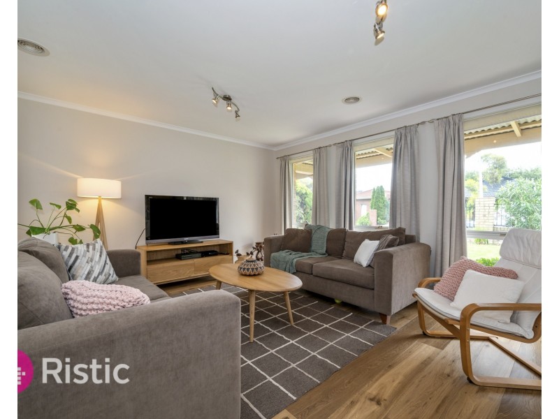 35 Ester Drive, Mill Park VIC 3082