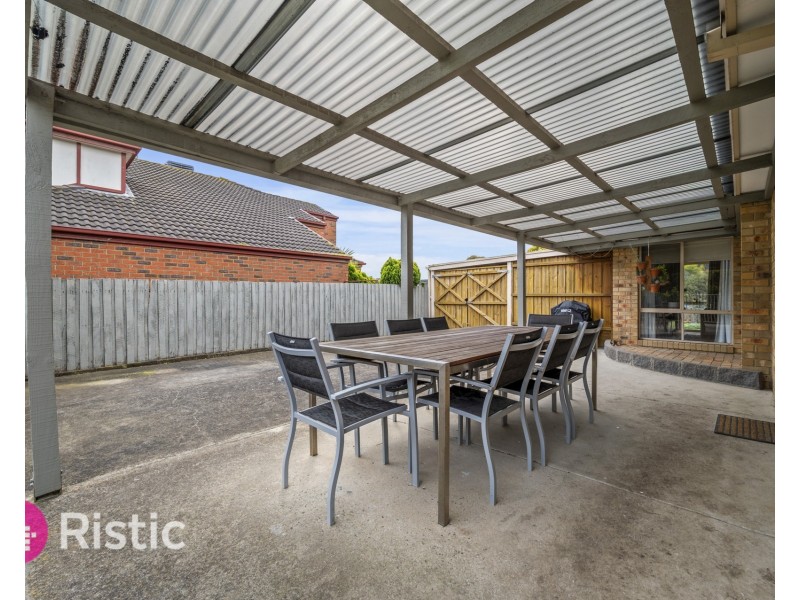 35 Ester Drive, Mill Park VIC 3082