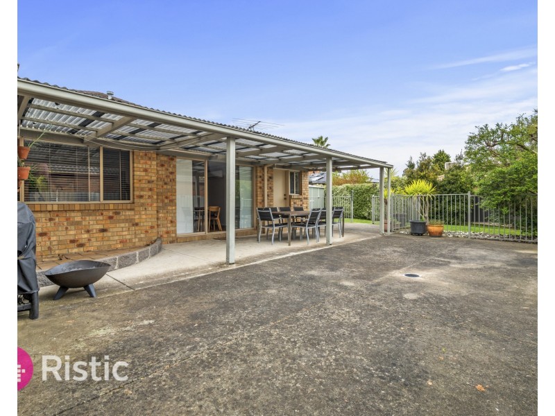 35 Ester Drive, Mill Park VIC 3082