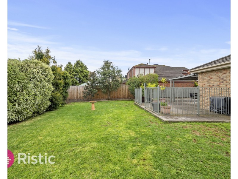 35 Ester Drive, Mill Park VIC 3082