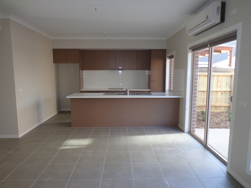 8 Pittard Walk, Epping VIC 3076