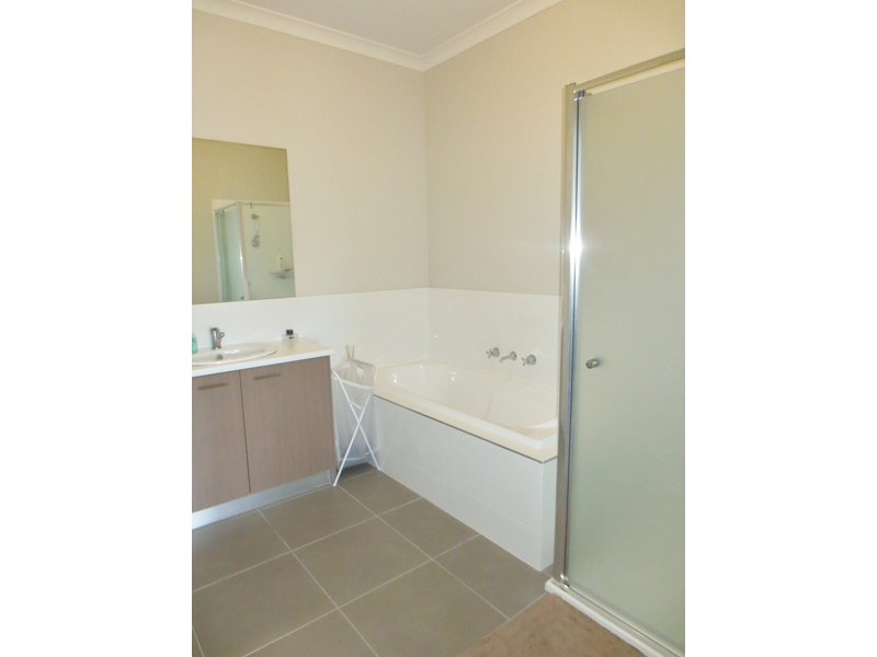 42 Saxony Drive, Epping VIC 3076