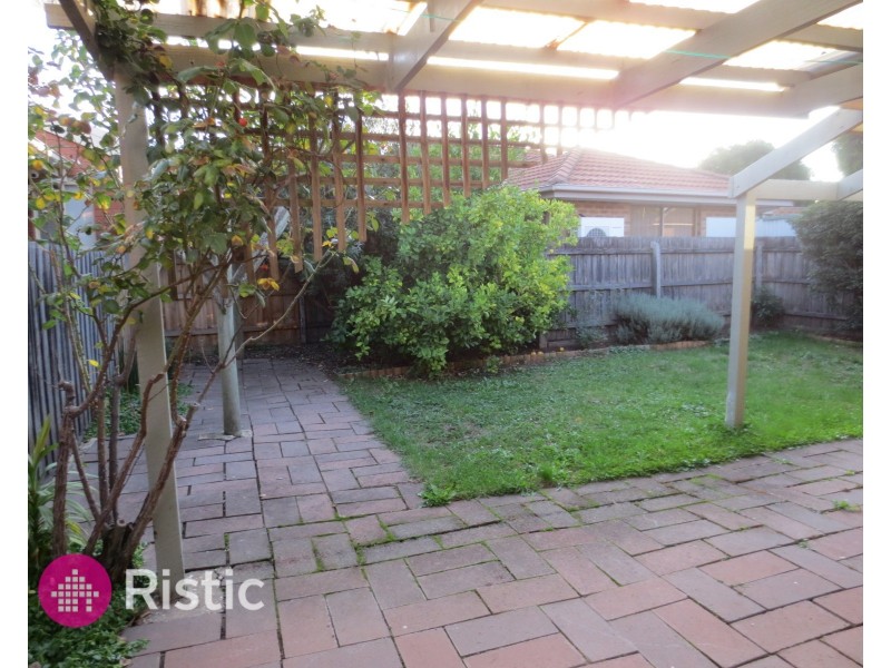 1/7 Lukin Court, Mill Park VIC 3082
