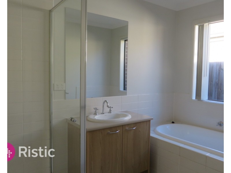 13 Sanctum Circuit, Doreen VIC 3754