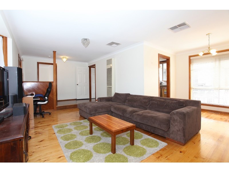 14 Henry Cable Court, Mill Park VIC 3082