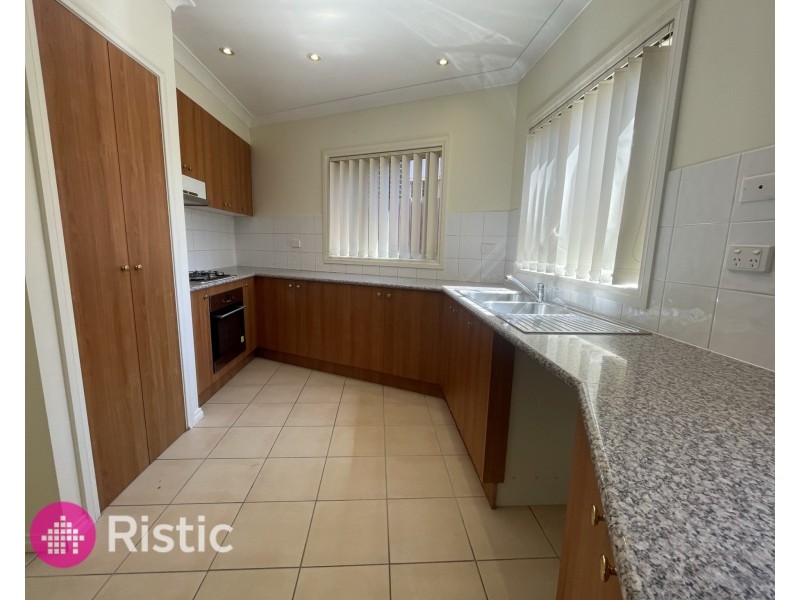 2/22 Hawkes Drive, Mill Park VIC 3082