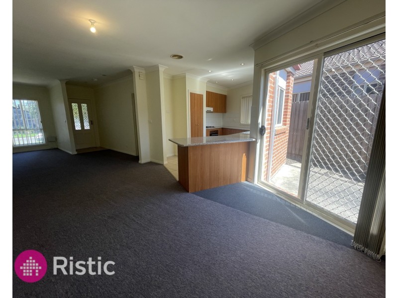 2/22 Hawkes Drive, Mill Park VIC 3082