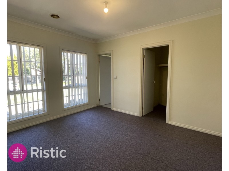 2/22 Hawkes Drive, Mill Park VIC 3082