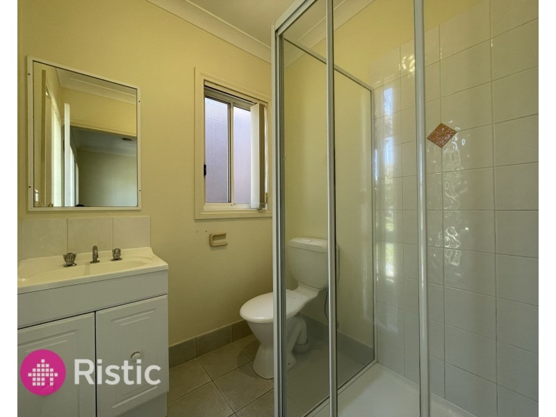 2/22 Hawkes Drive, Mill Park VIC 3082