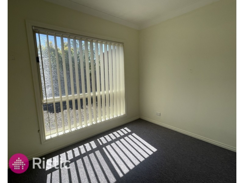 2/22 Hawkes Drive, Mill Park VIC 3082