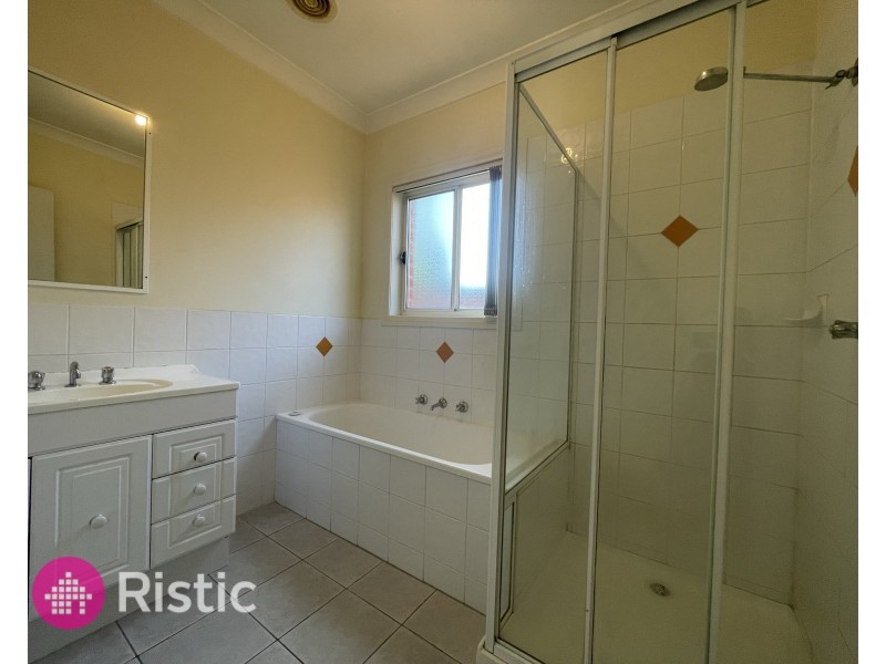 2/22 Hawkes Drive, Mill Park VIC 3082