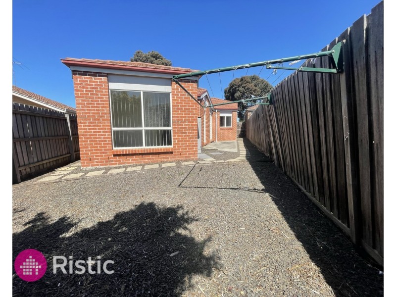 2/22 Hawkes Drive, Mill Park VIC 3082