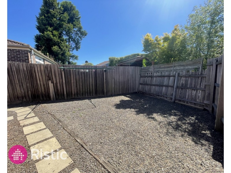 2/22 Hawkes Drive, Mill Park VIC 3082