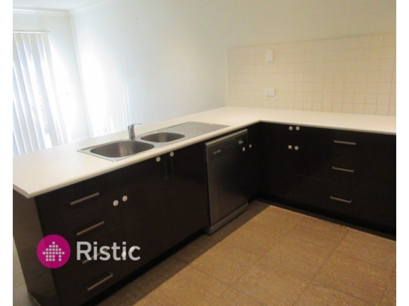 27 / 5 Delacombe Drive, Mill Park VIC 3082